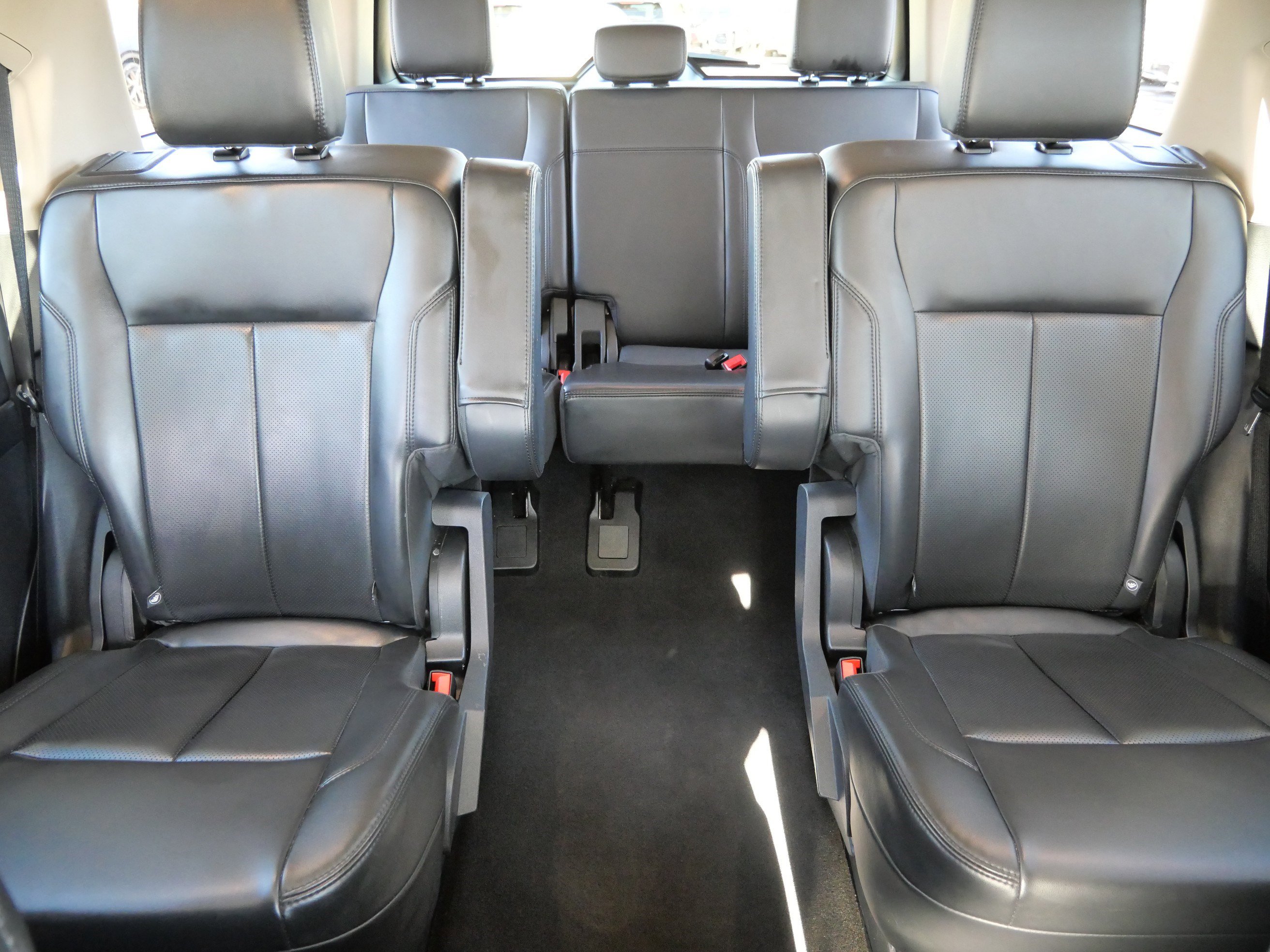 Used 2024 Ford Expedition XLT image 13