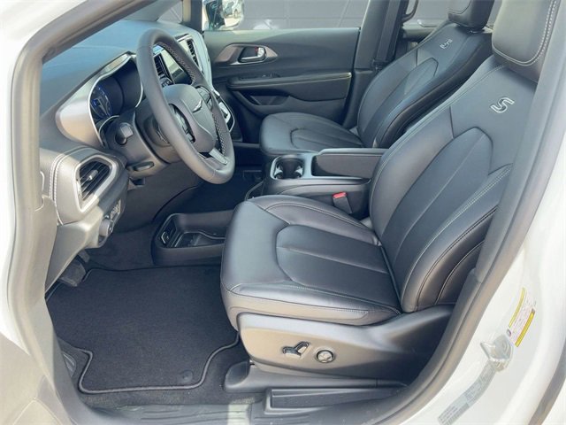 New 2026 Chrysler Pacifica Select w/ S Appearance Package image 5