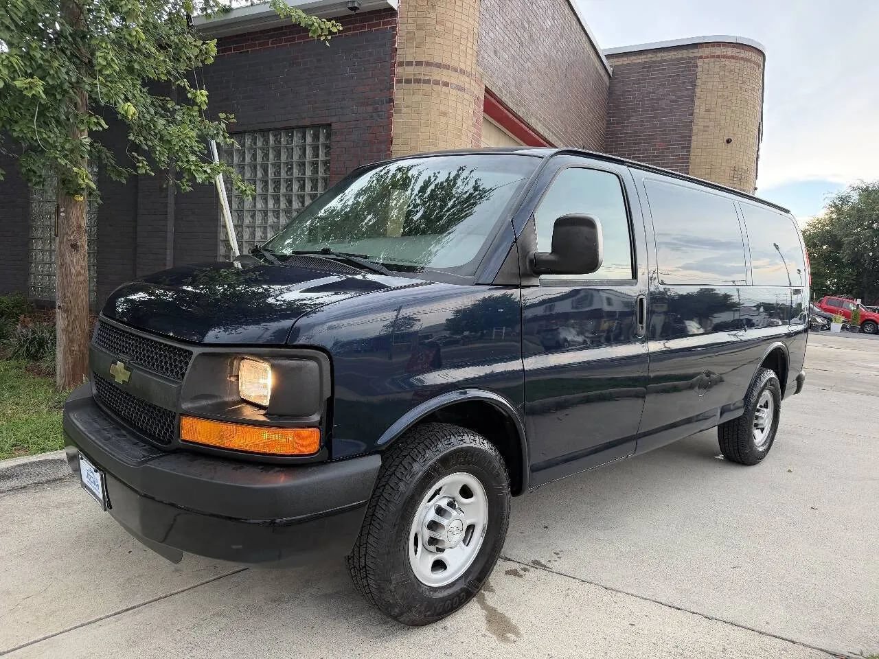 Used 2015 Chevrolet Express 2500 w/ Cold Climate Package RWD image 1