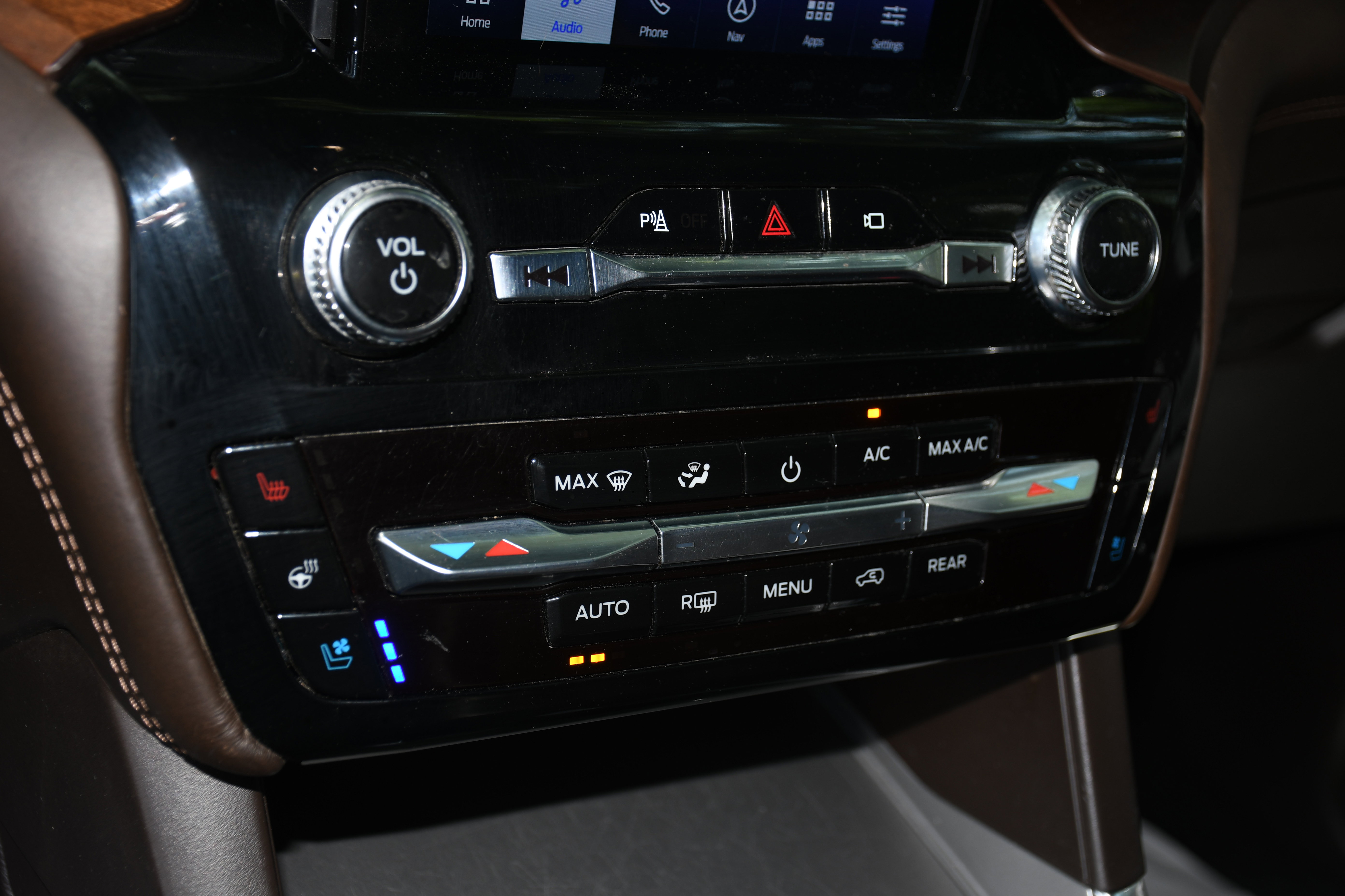 Used 2022 Ford Explorer King Ranch w/ Class IV Trailer Tow Package RWD image 16