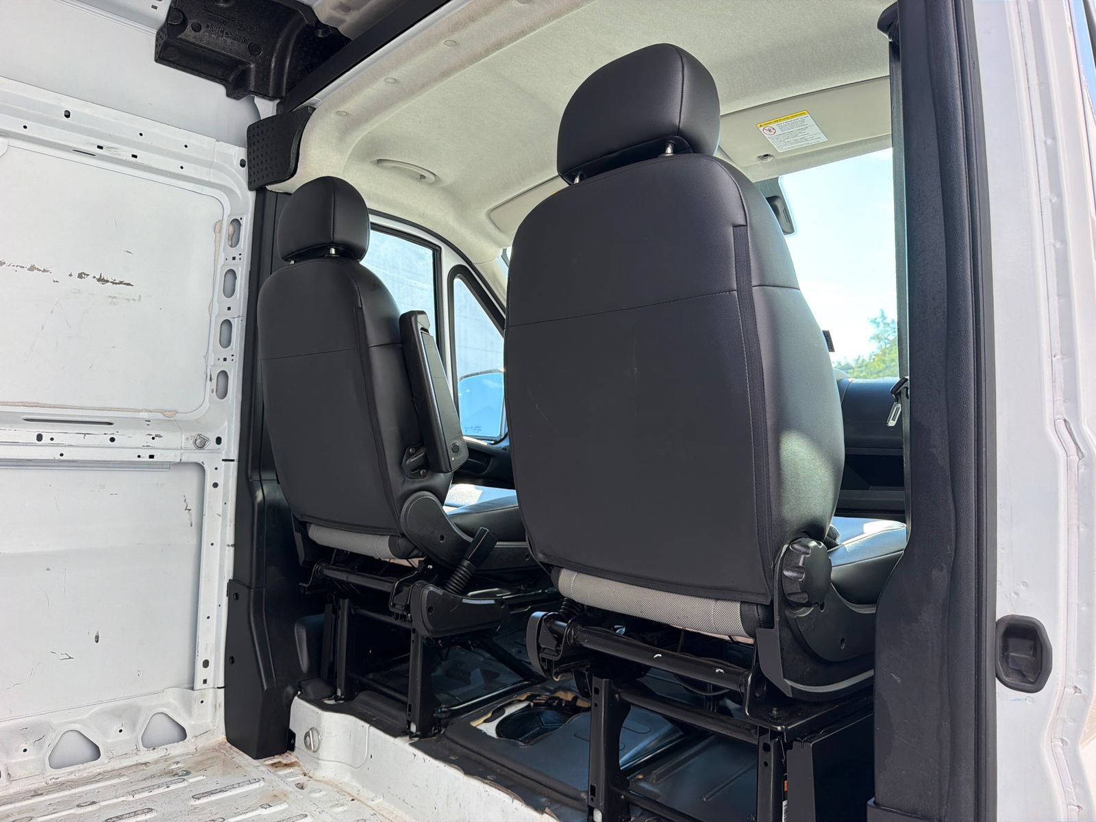 Used 2023 RAM ProMaster 2500 FWD image 12