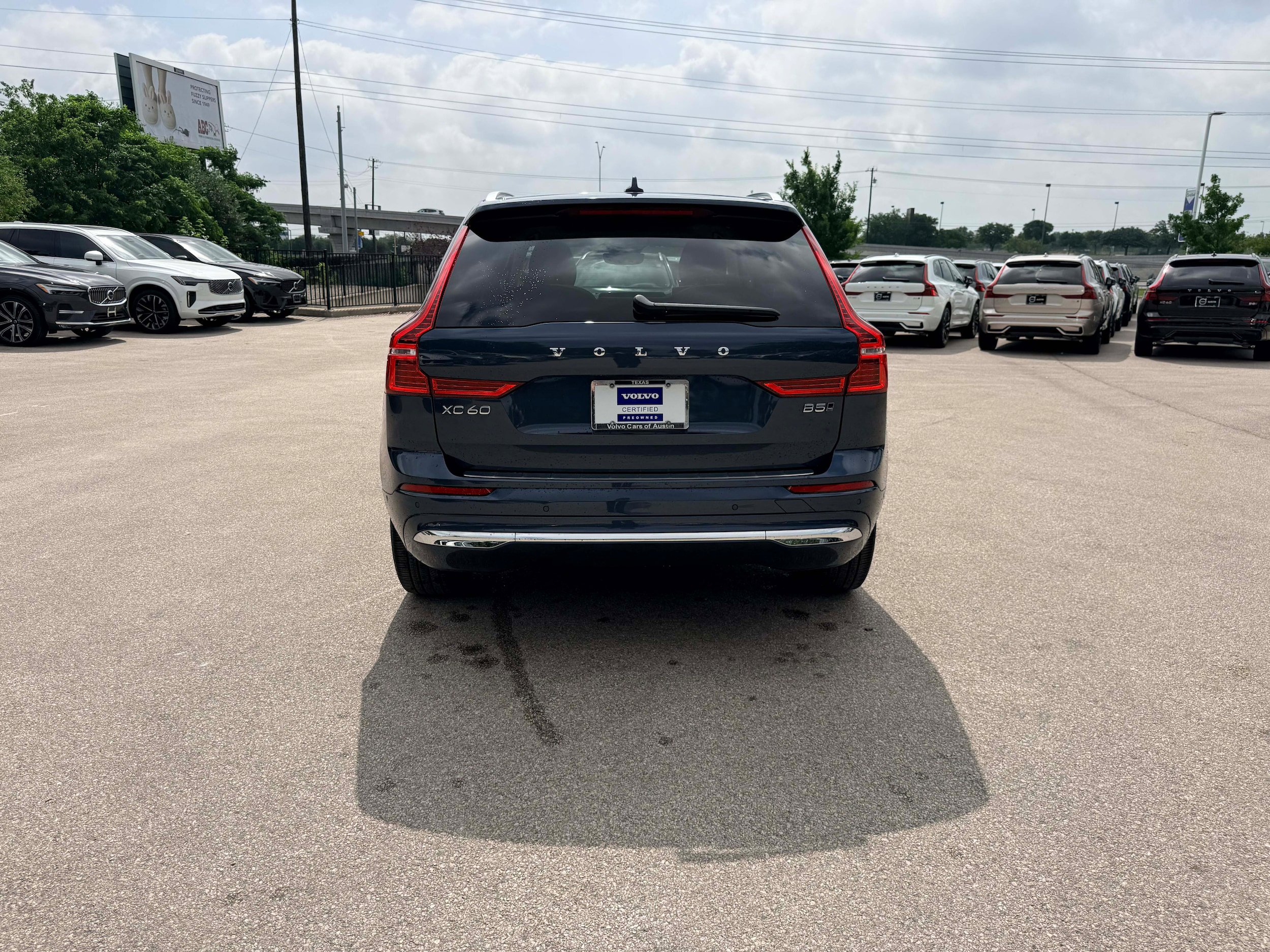 Certified 2023 Volvo XC60 B5 Plus w/ Climate Package AWD/4WD image 5