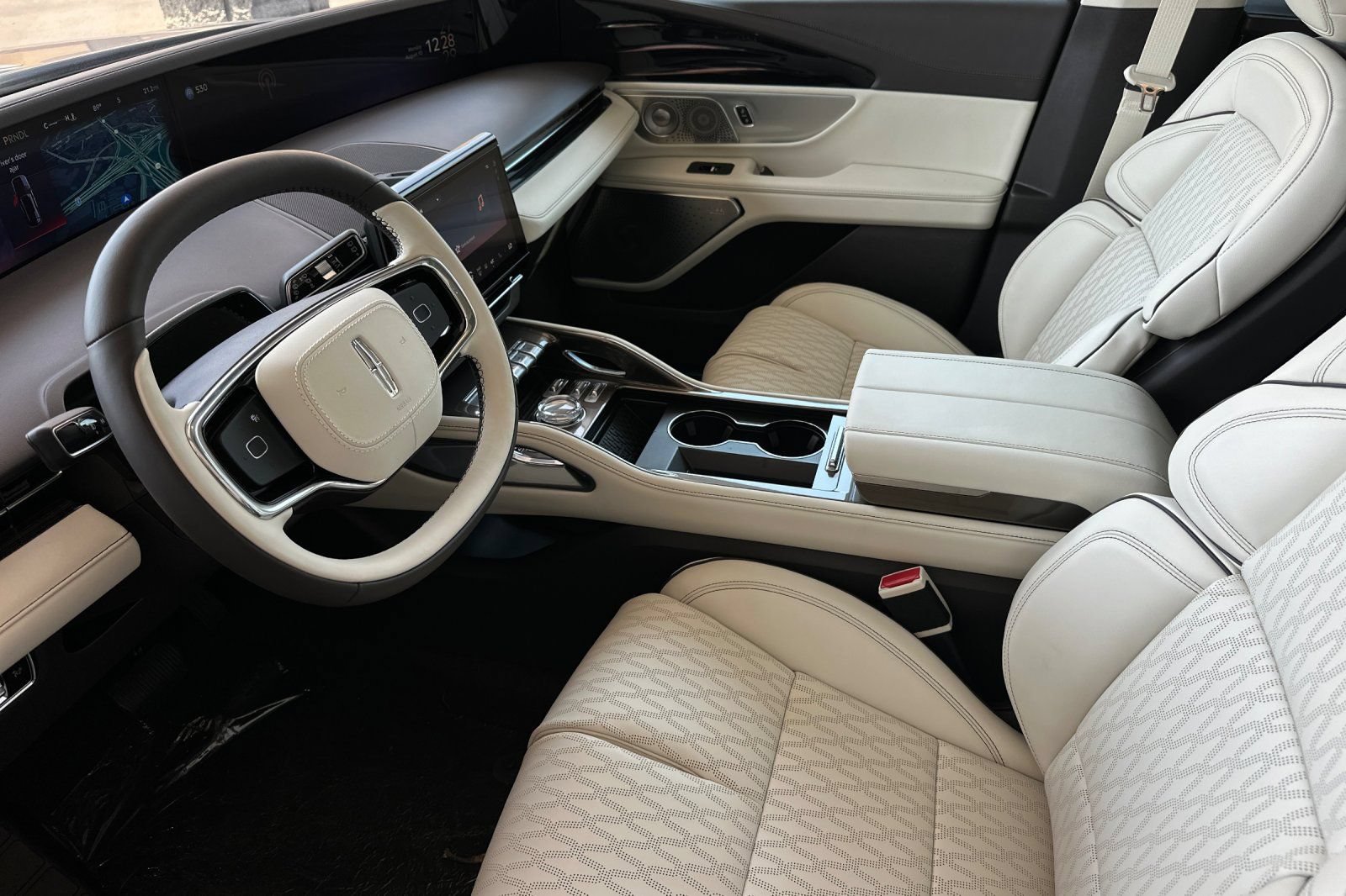 New 2026 Lincoln Nautilus Black Label w/ Jet Appearance Package AWD/4WD image 9