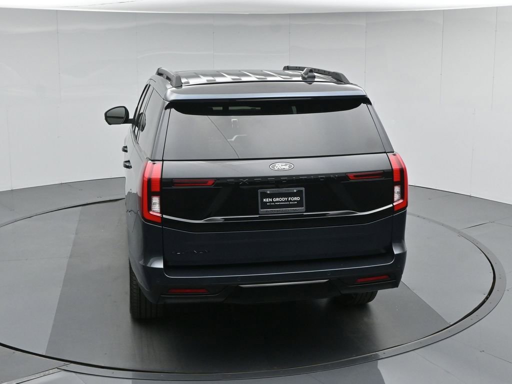 Used 2025 Ford Expedition Platinum w/ Stealth Appearance Package image 47