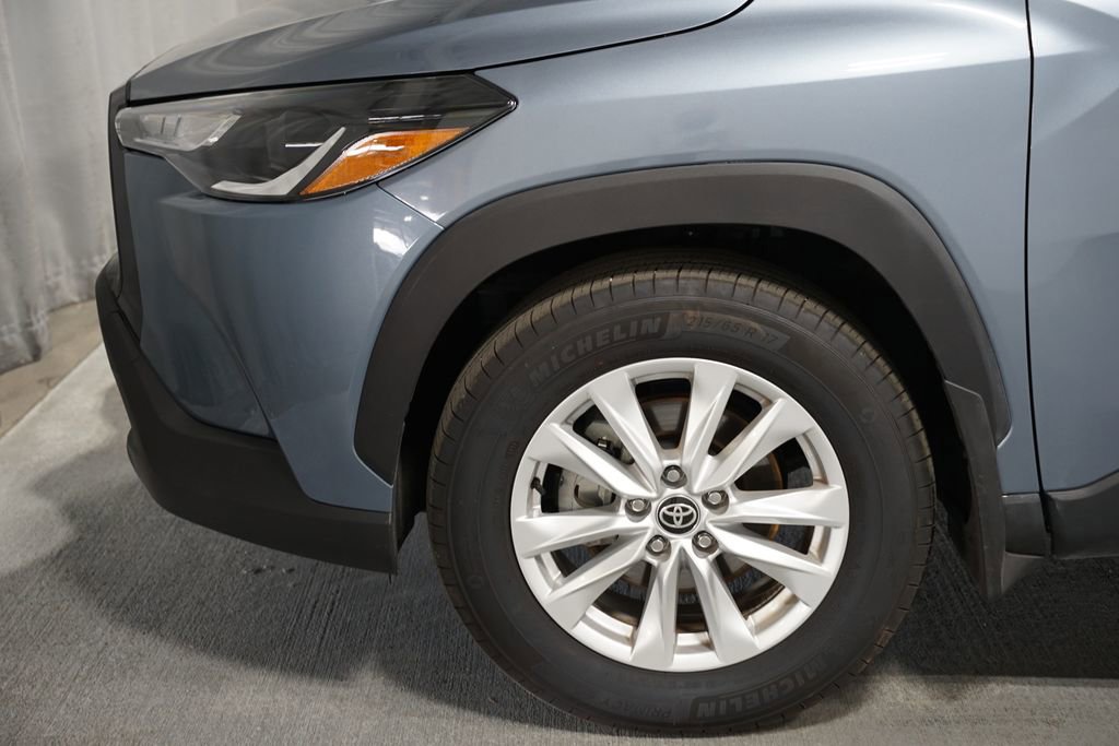 Used 2025 Toyota Corolla Cross LE image 5