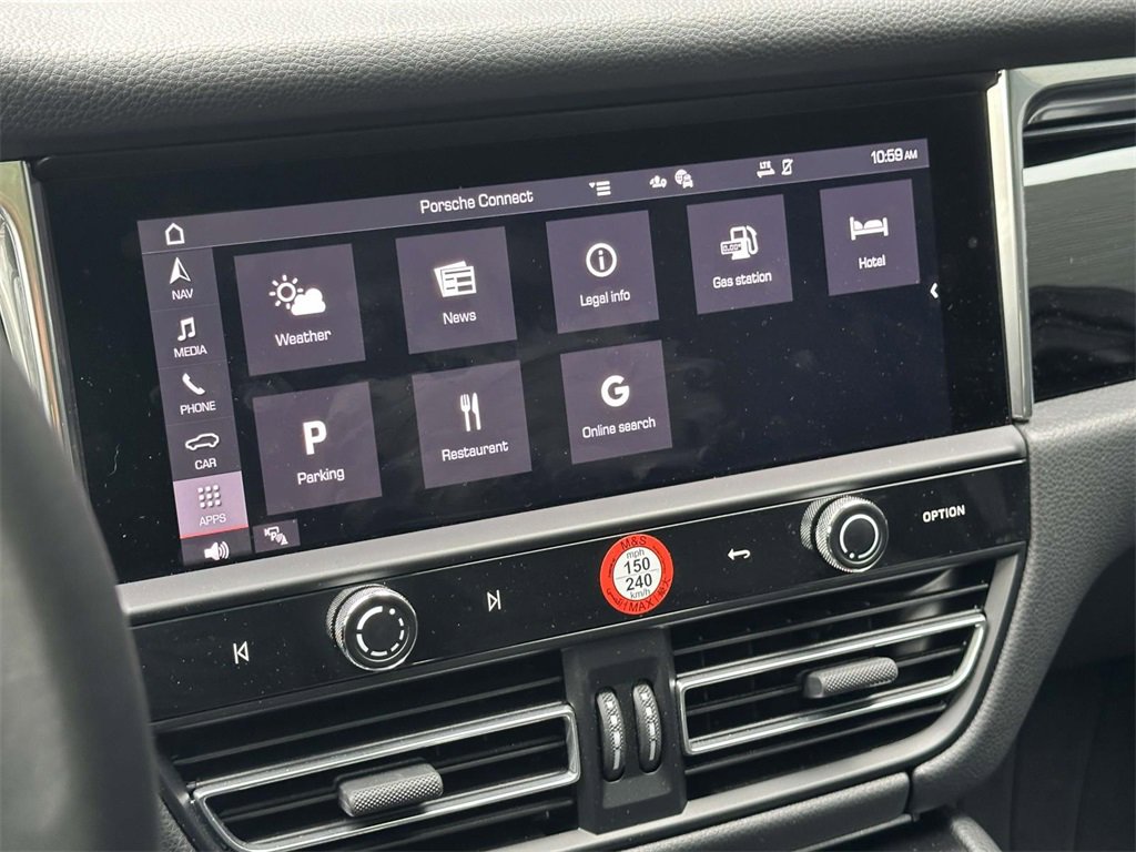 Certified 2025 Porsche Macan image 27