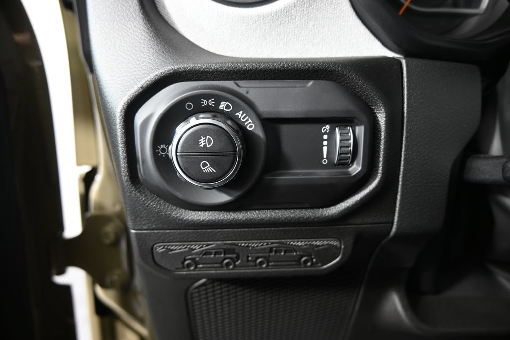 Used 2025 Jeep Gladiator Sport AWD/4WD image 24