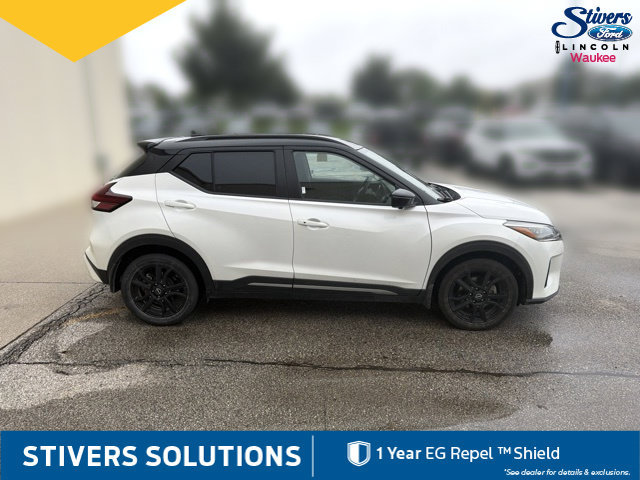 Used 2023 Nissan Kicks SR w/ SR Premium Package FWD image 5