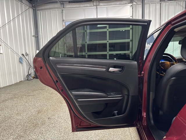 Used 2019 Chrysler 300 Touring w/ Sport Appearance Package image 15