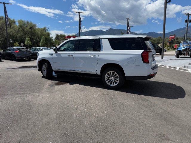 Used 2023 GMC Yukon XL SLT AWD/4WD image 15