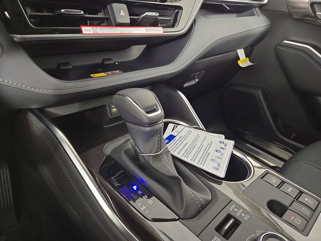 Used 2025 Toyota Highlander Platinum image 21