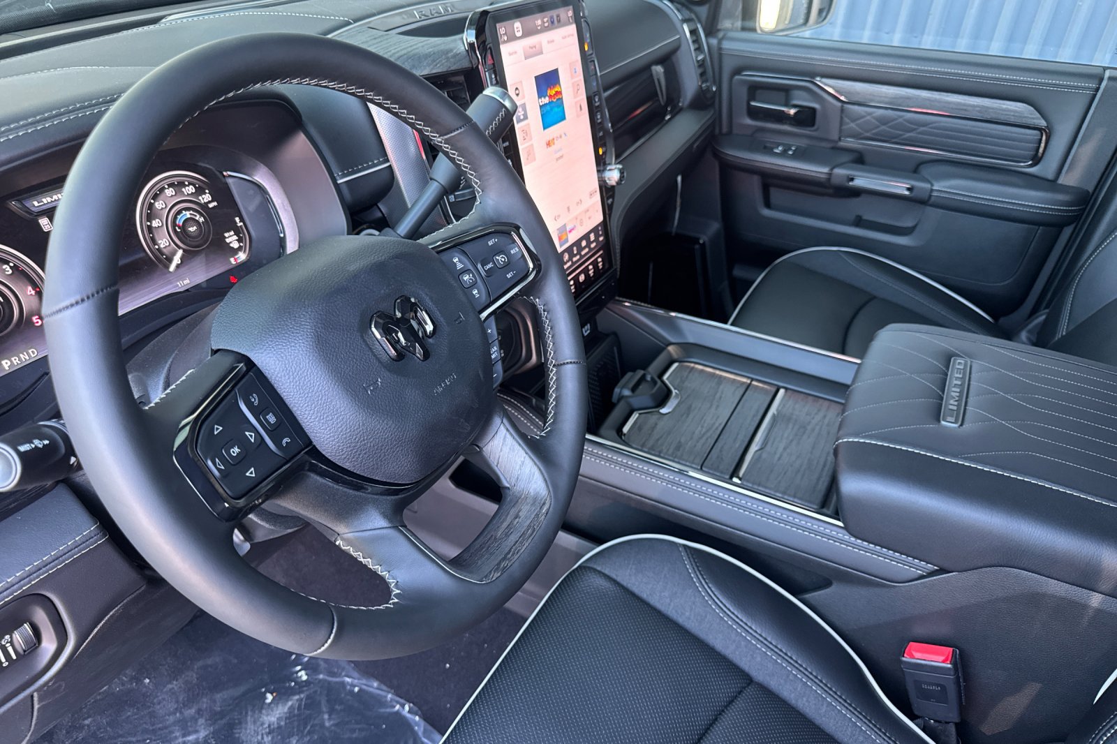 New 2026 RAM 2500 Limited AWD/4WD image 9