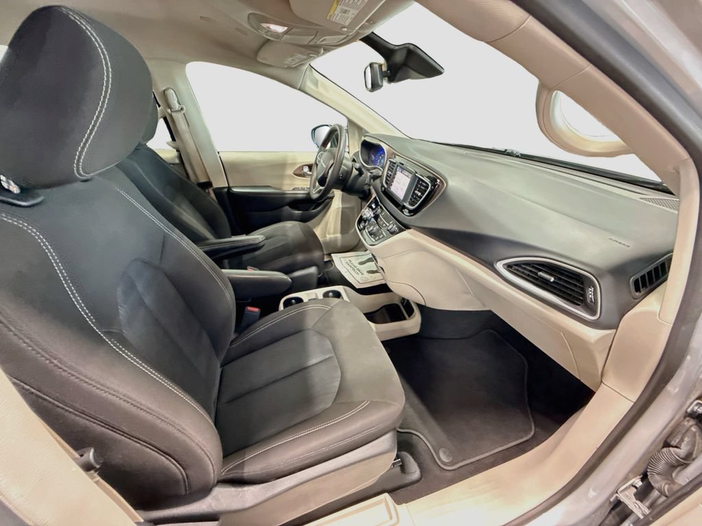 Used 2023 Chrysler Voyager LX FWD image 27