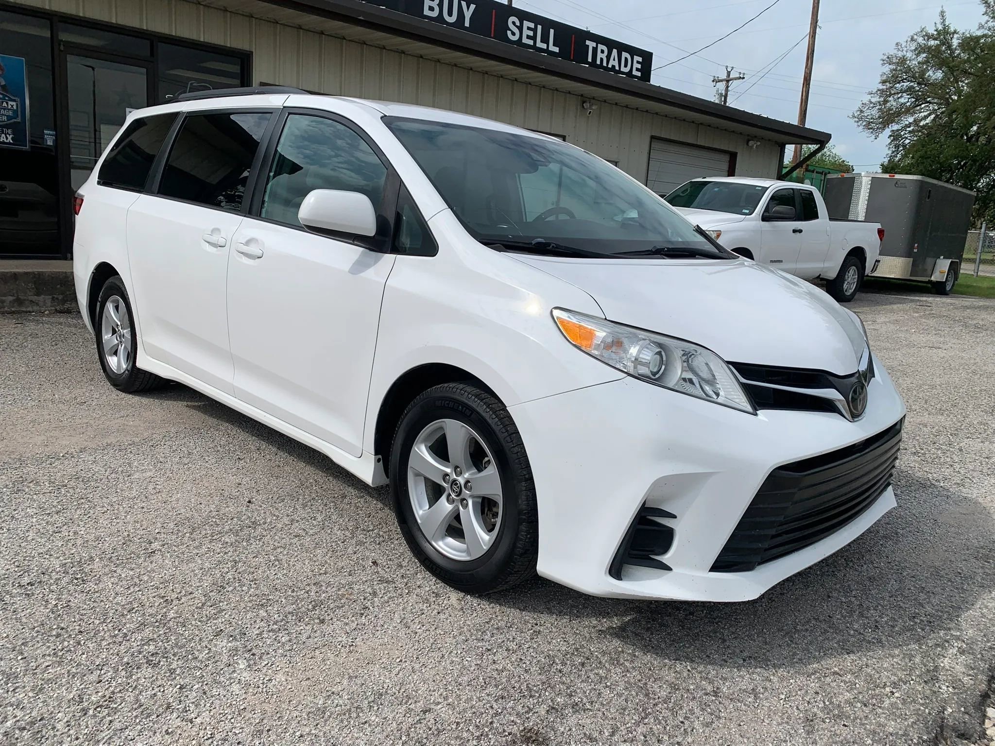 Used 2019 Toyota Sienna LE FWD image 3