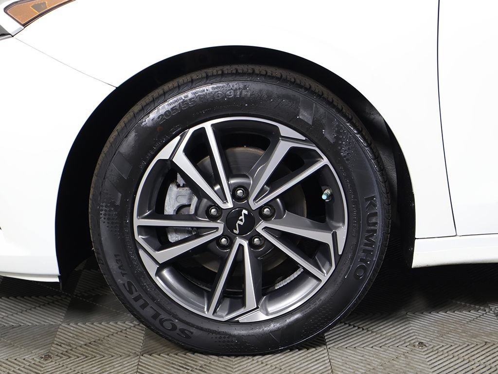 Used 2022 Kia Forte LXS w/ LXS Technology Package FWD image 9