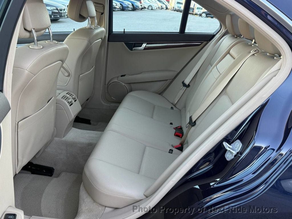 Used 2009 Mercedes-Benz C 300 4MATIC Sedan image 11