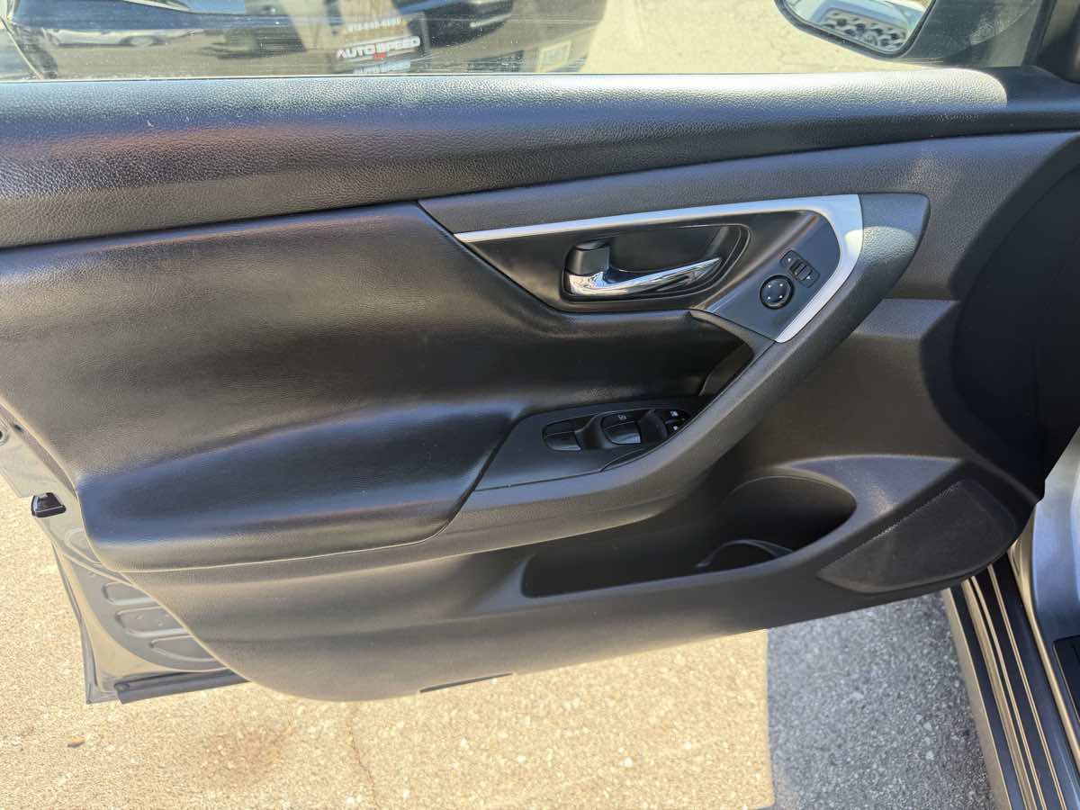 Used 2016 Nissan Altima 2.5 S w/ Power Driver Seat Package image 8
