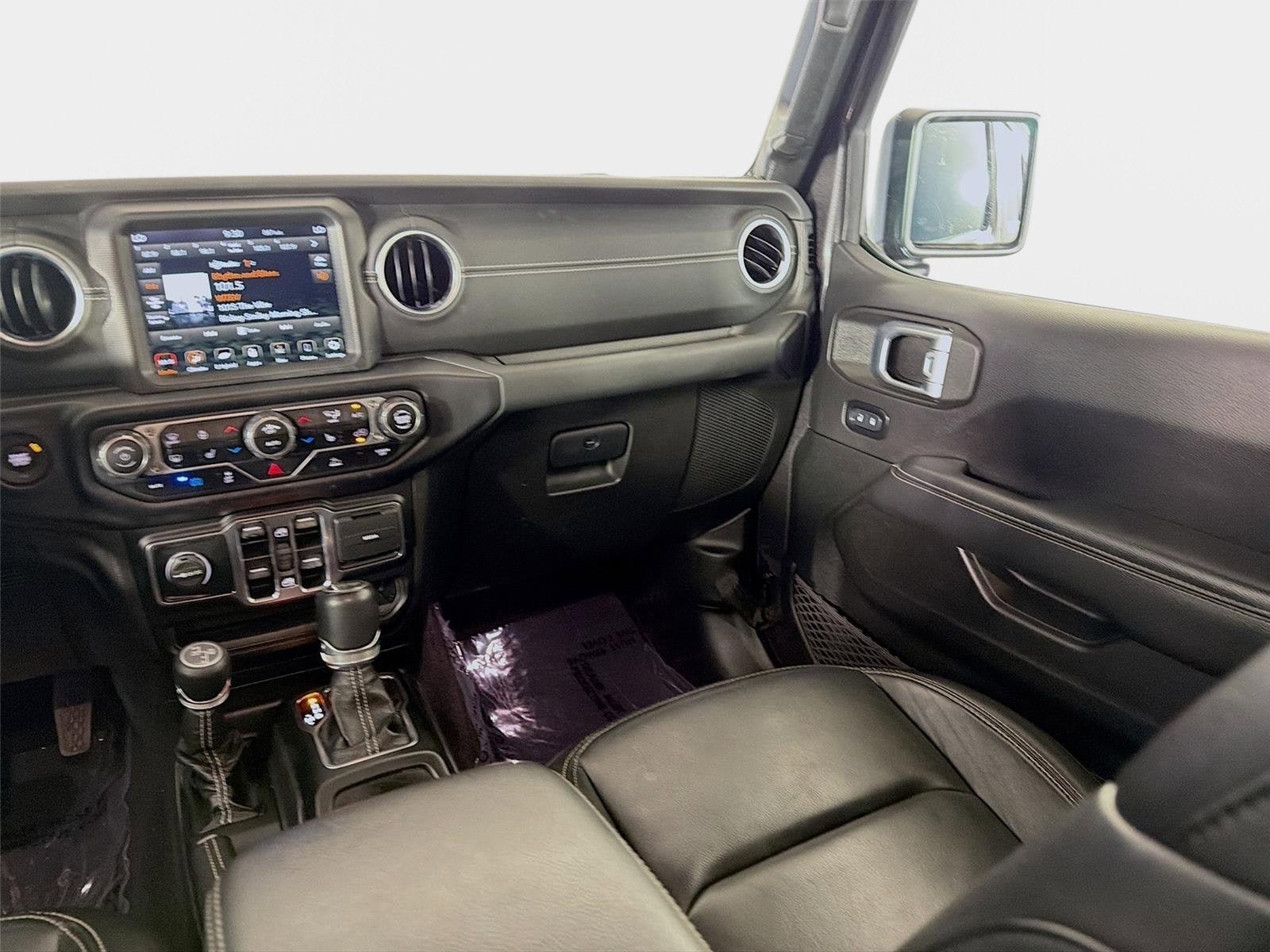 Used 2022 Jeep Wrangler Unlimited Sahara w/ Cold Weather Group AWD/4WD image 25