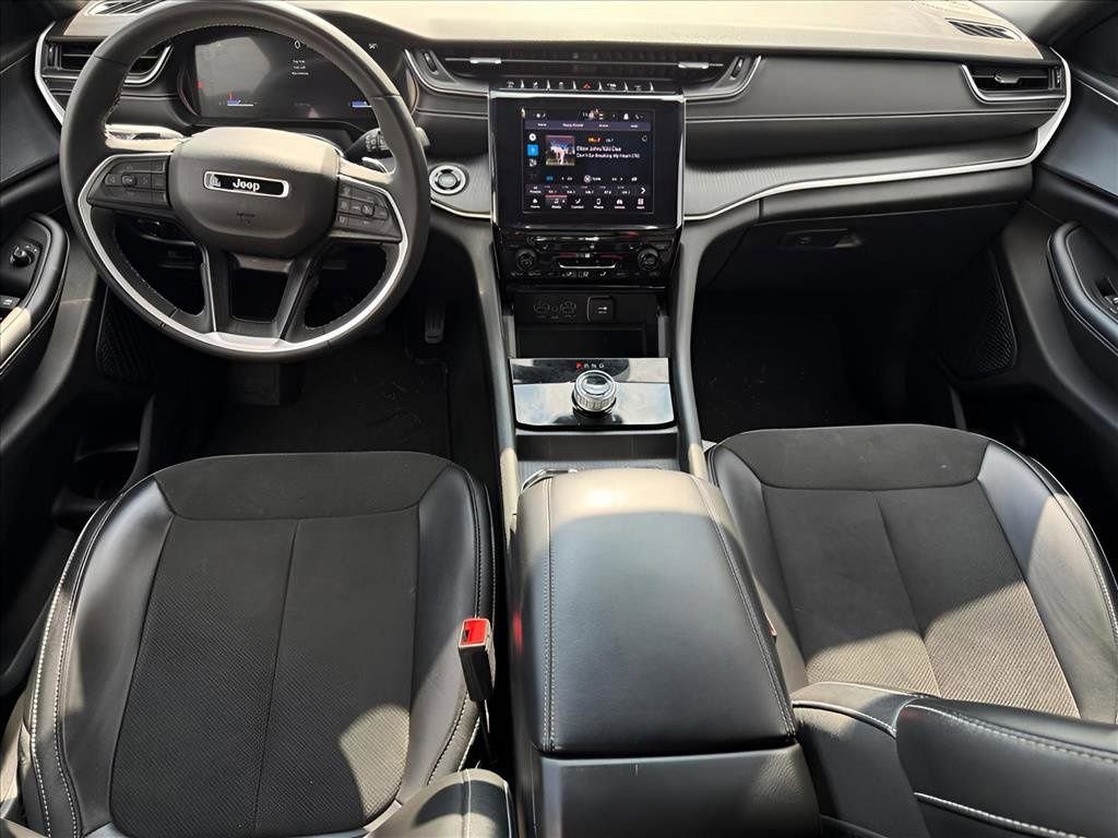 Used 2023 Jeep Grand Cherokee Altitude image 12