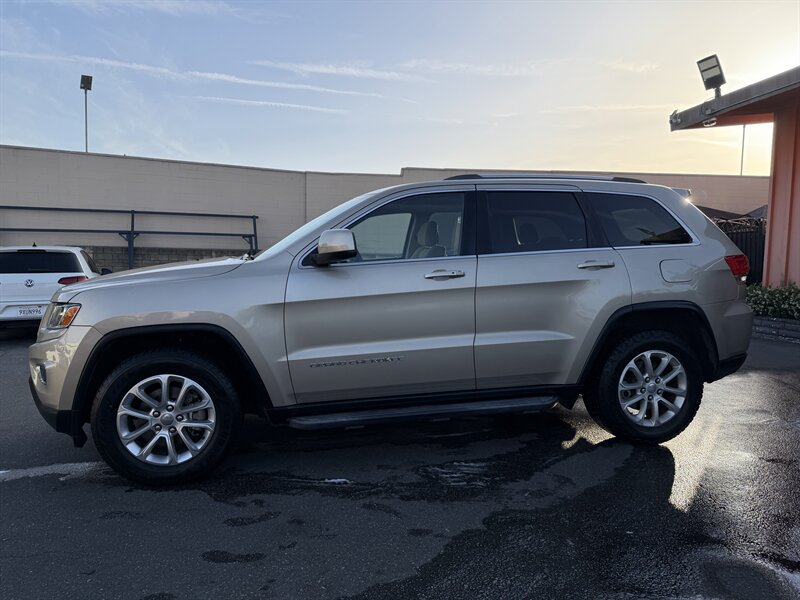 Used 2014 Jeep Grand Cherokee Laredo w/ Quick Order Package 23E RWD image 9