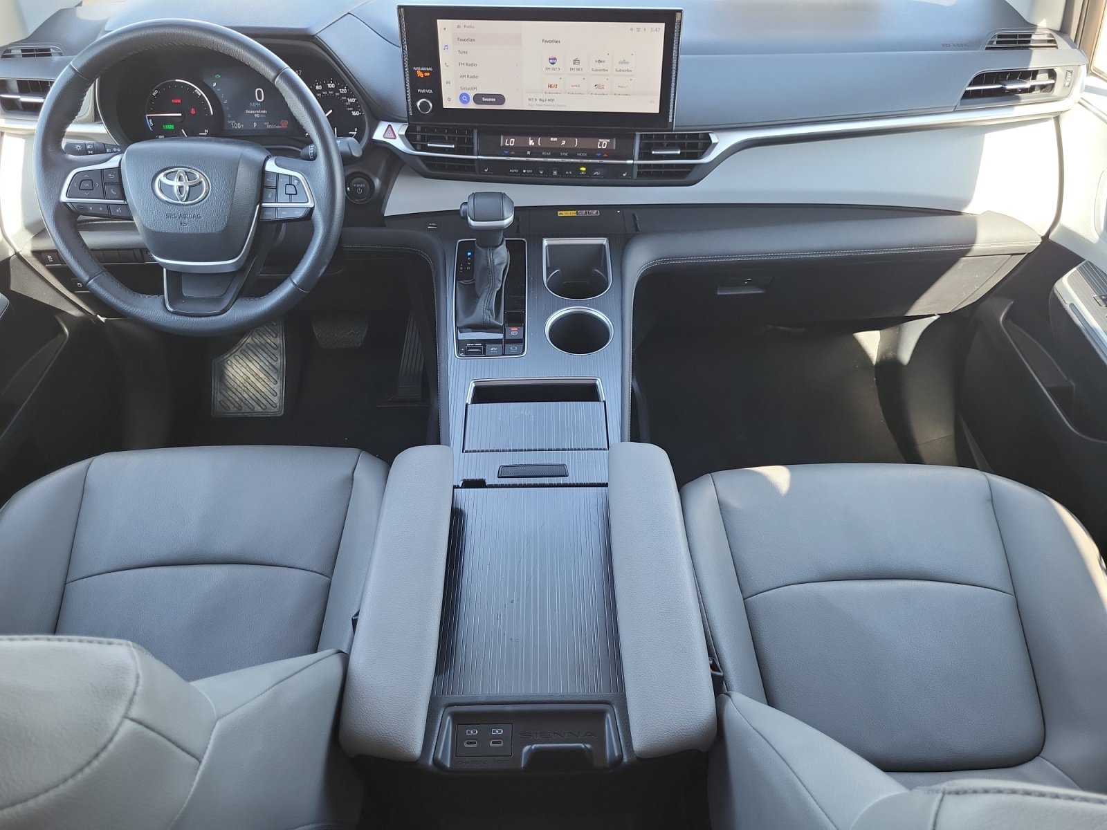 Used 2025 Toyota Sienna XLE FWD image 21