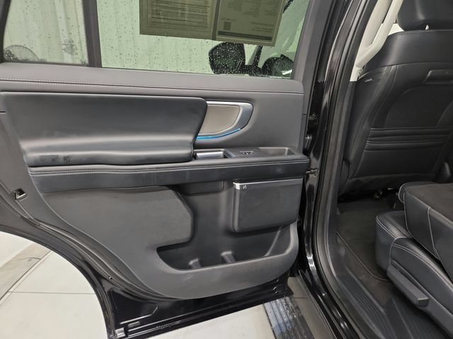Used 2025 Ford Expedition Platinum AWD/4WD image 42