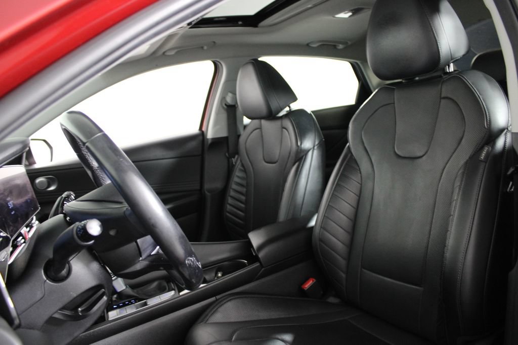 Used 2023 Hyundai Elantra Limited FWD image 18