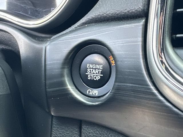Used 2019 Jeep Grand Cherokee Laredo AWD/4WD image 24
