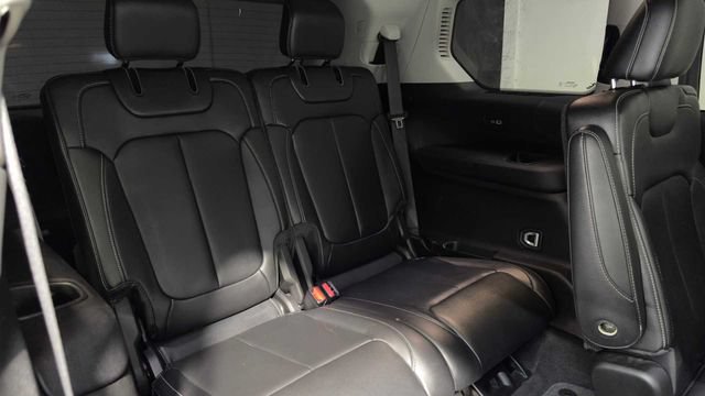 Used 2022 Jeep Grand Cherokee L Limited RWD image 17