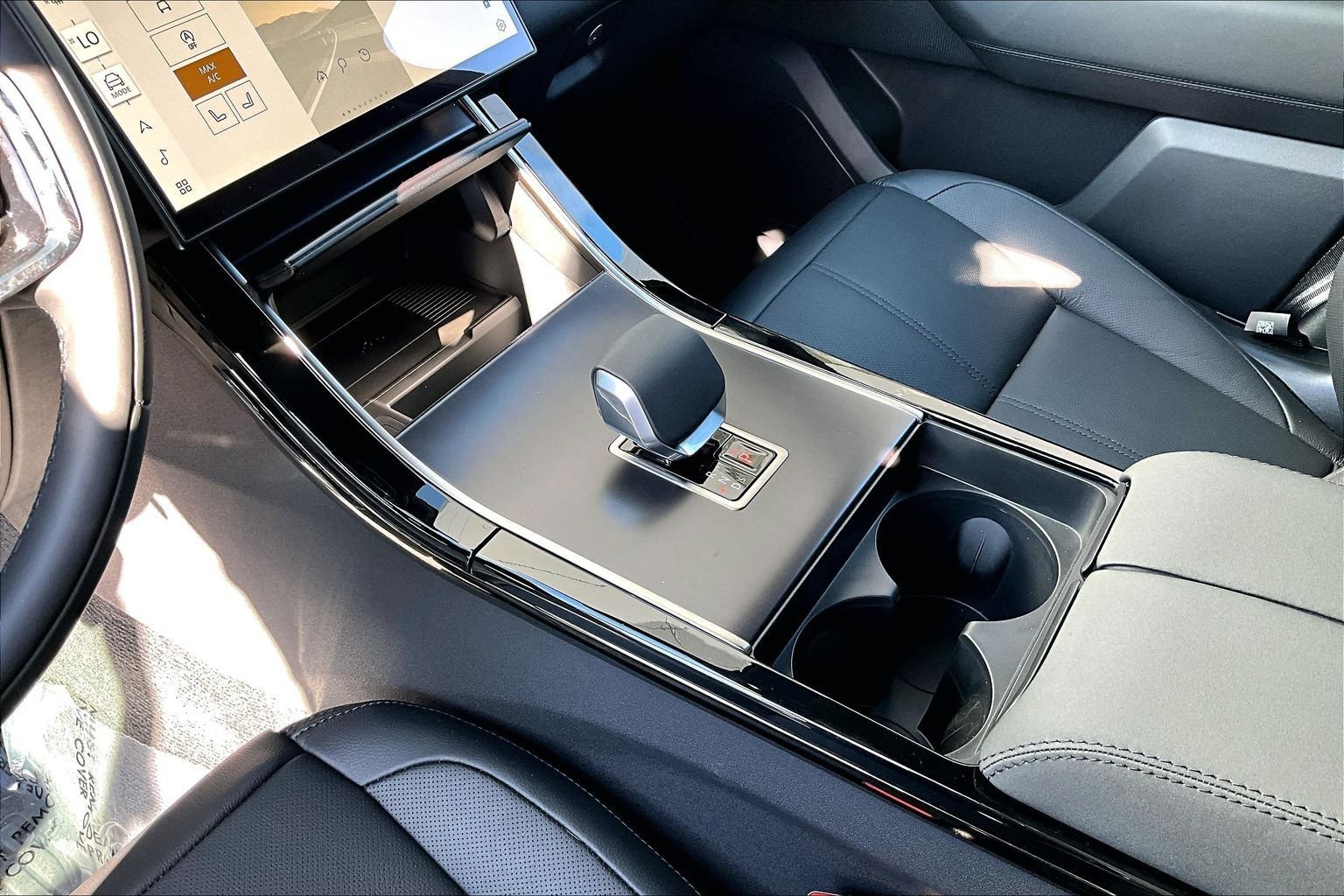 New 2026 Land Rover Range Rover Velar Dynamic SE AWD/4WD image 8