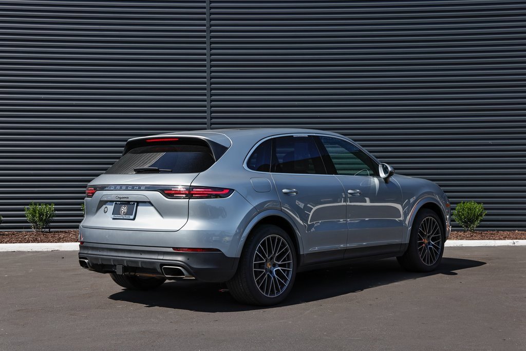 Used 2022 Porsche Cayenne Platinum Edition image 7