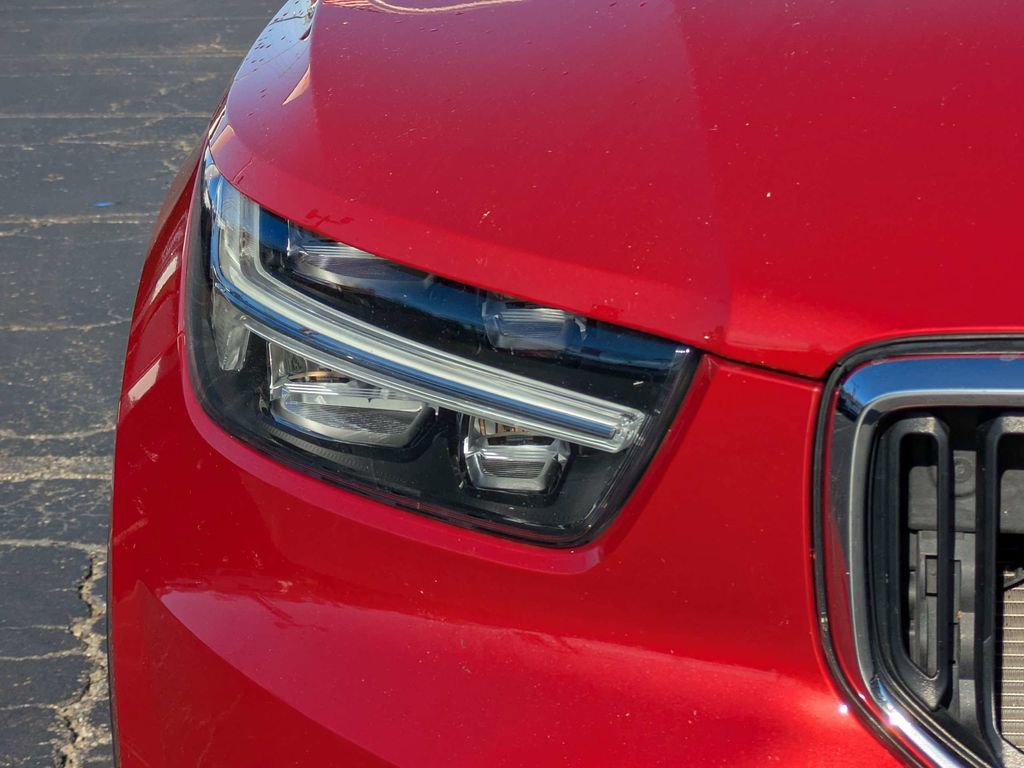 Used 2019 Volvo XC40 T5 Momentum image 10