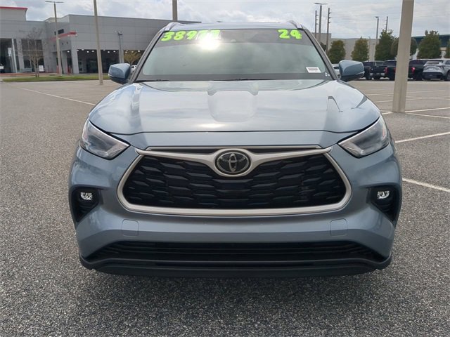 Certified 2024 Toyota Highlander XLE image 9