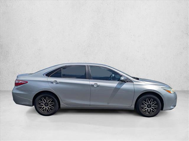 Used 2017 Toyota Camry LE image 4