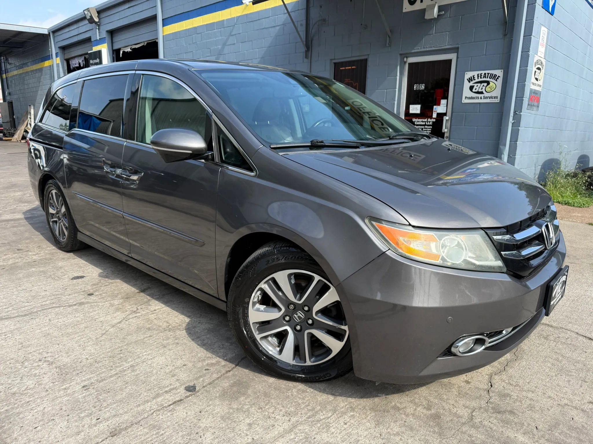 Used 2014 Honda Odyssey Touring image 1