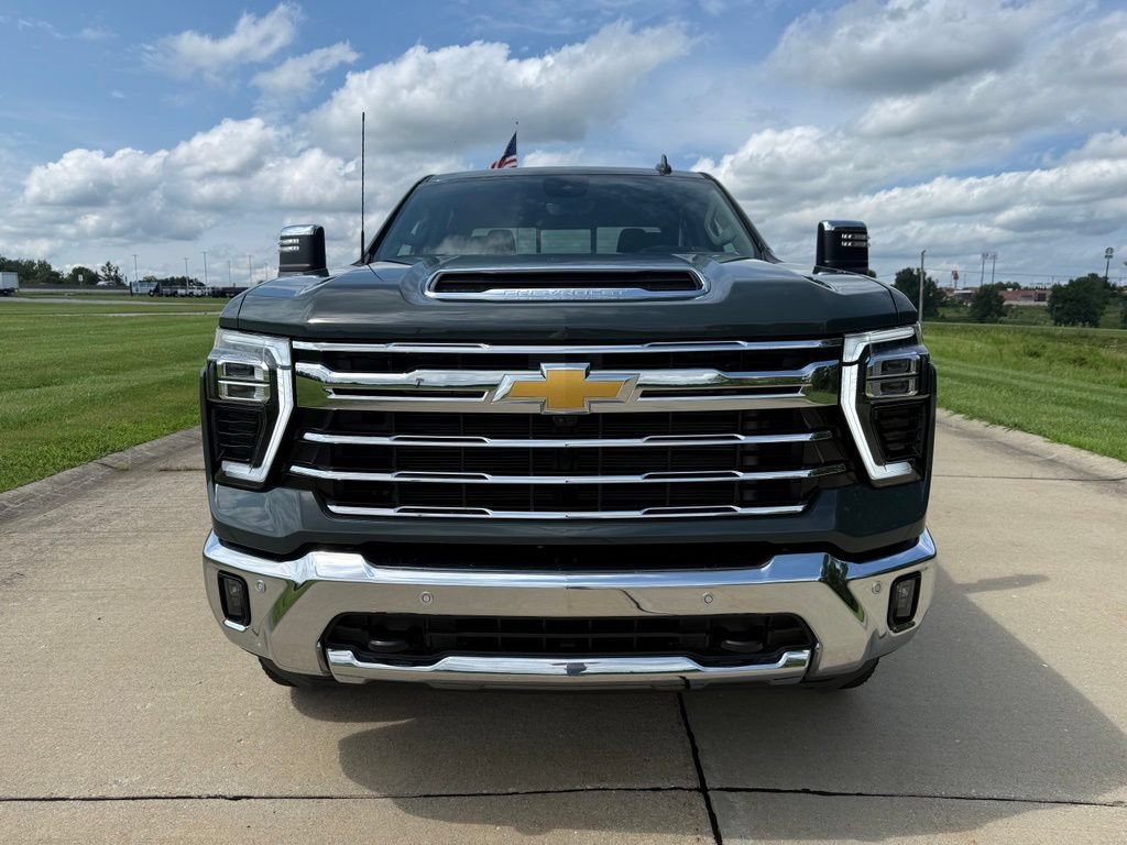 Used 2026 Chevrolet Silverado 2500 LTZ w/ LTZ Premium Package AWD/4WD image 12
