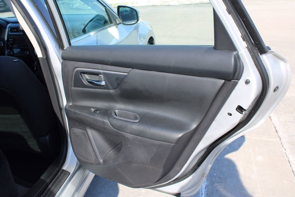 Used 2015 Nissan Altima 2.5 SV w/ Convenience Package image 23