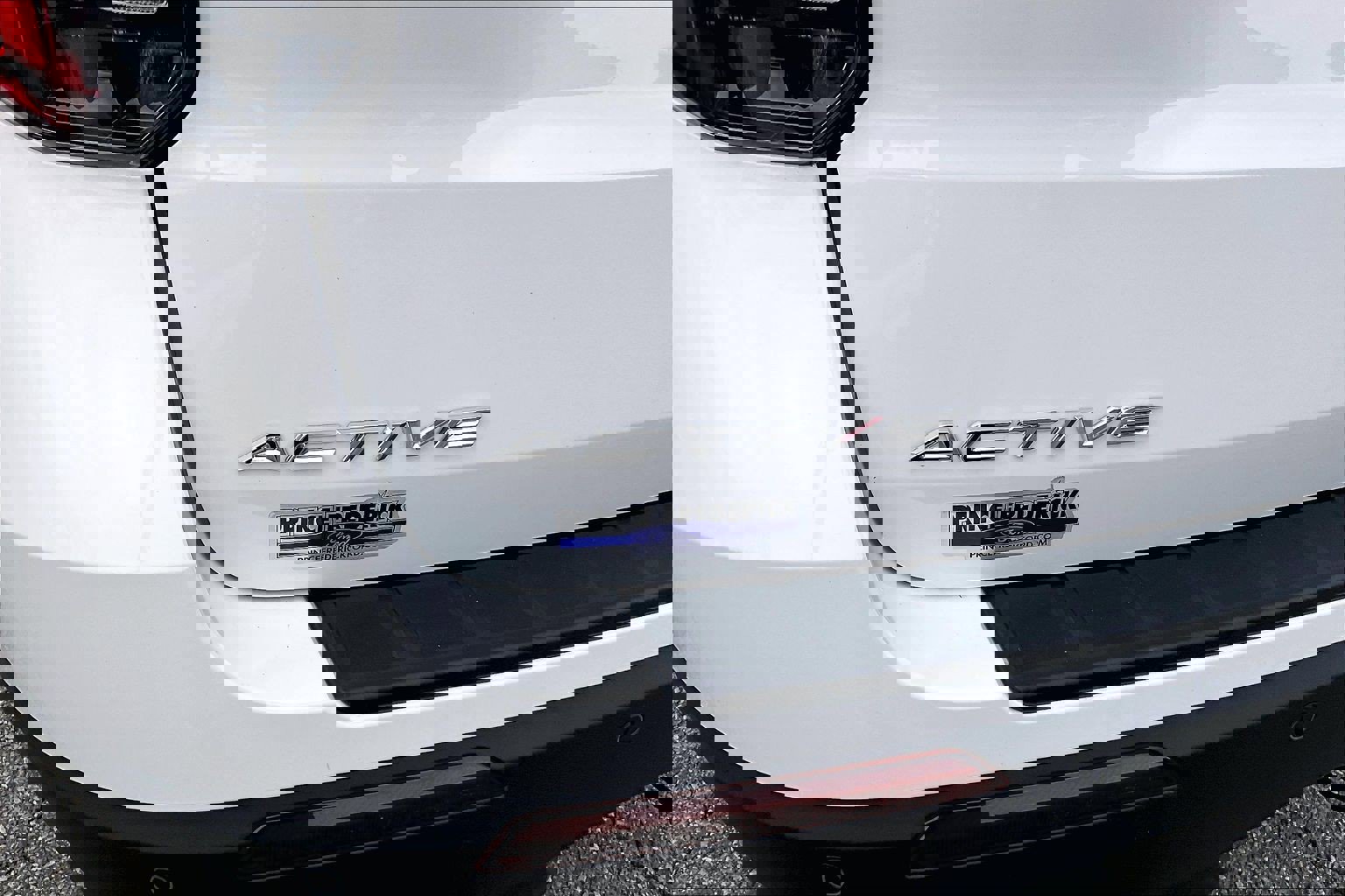 Used 2025 Ford Explorer Active image 8