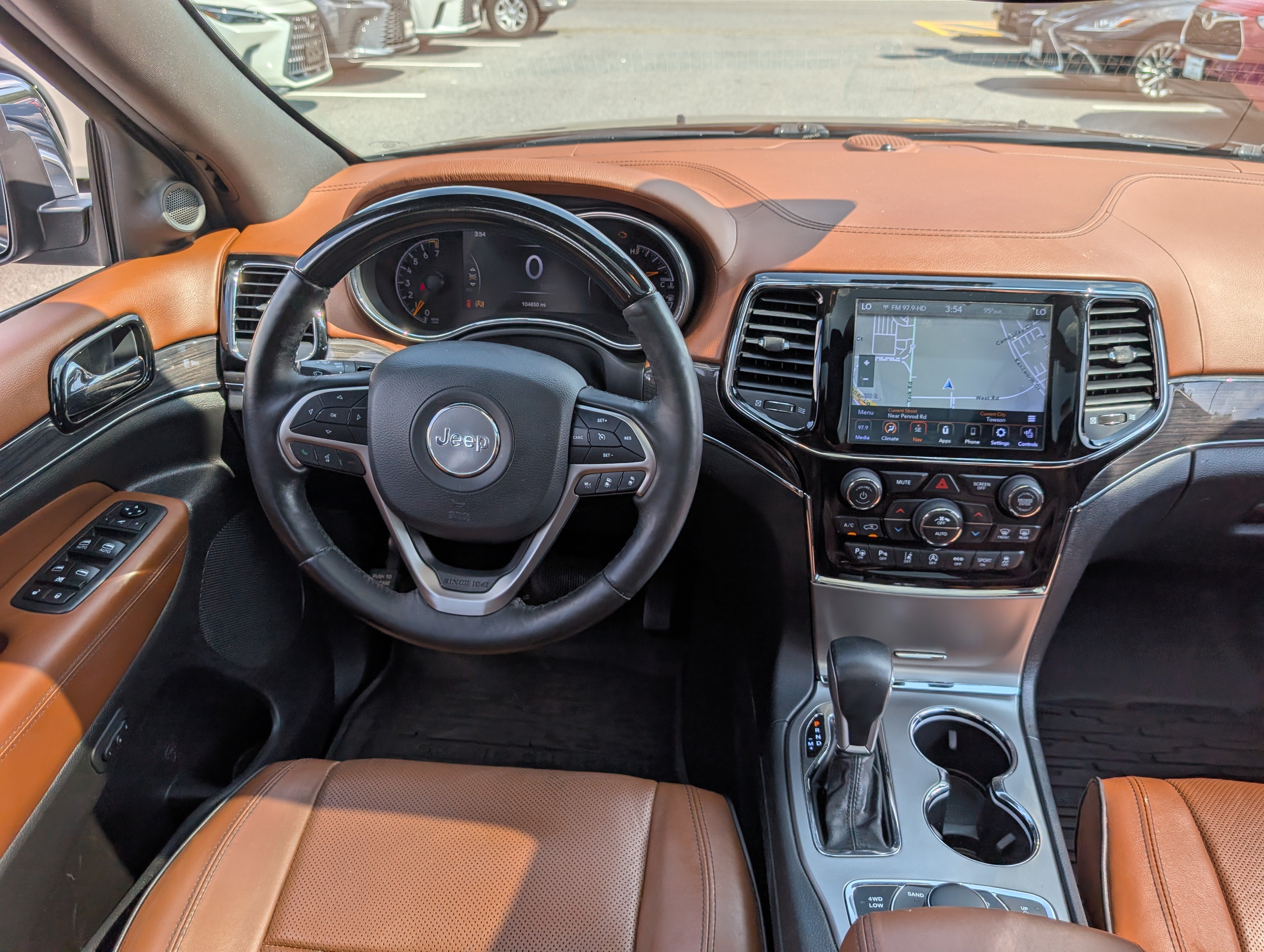 Used 2020 Jeep Grand Cherokee Overland AWD/4WD image 18