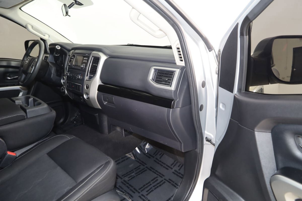 Used 2017 Nissan Titan SV AWD/4WD image 37