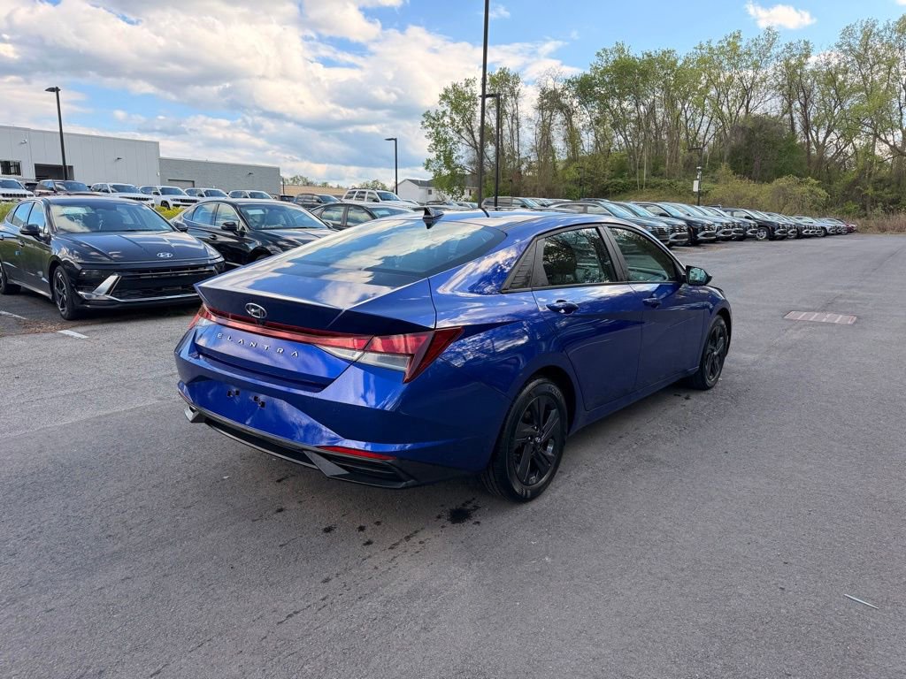 Used 2023 Hyundai Elantra SEL FWD image 3