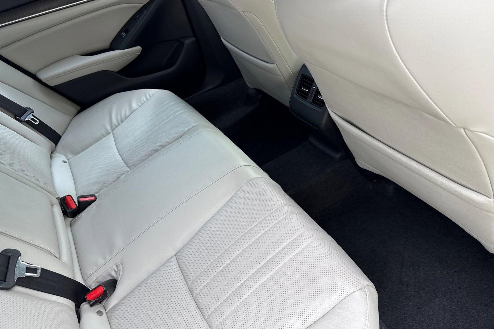 Used 2018 Honda Accord Touring image 29