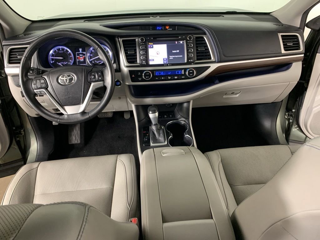 Used 2015 Toyota Highlander Limited image 40