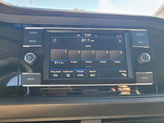 Used 2021 Volkswagen Jetta SE w/ SE Cold Weather Package image 23