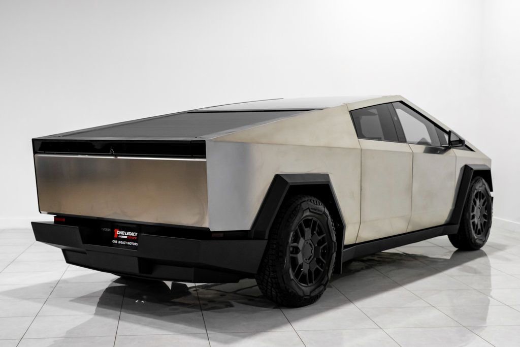 Used 2024 Tesla Cybertruck AWD Crew Cab image 5