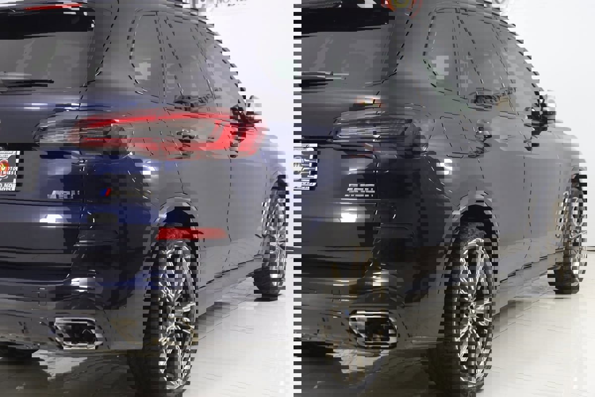 Used 2021 BMW X5 M50i image 51