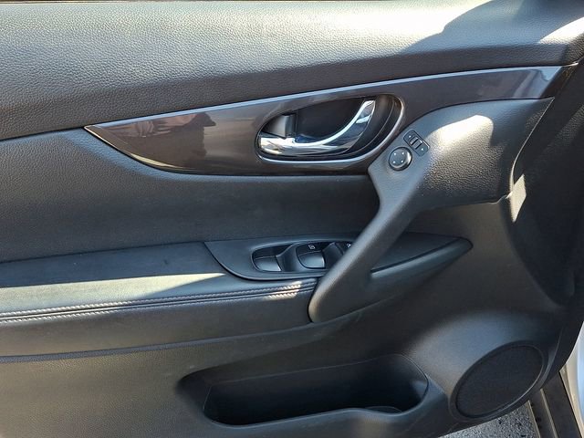 Used 2019 Nissan Rogue SV image 12