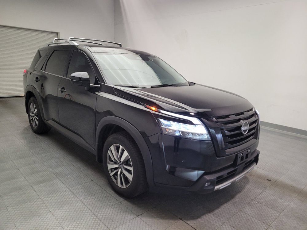 Used 2022 Nissan Pathfinder SL w/ SL Black Package FWD image 13
