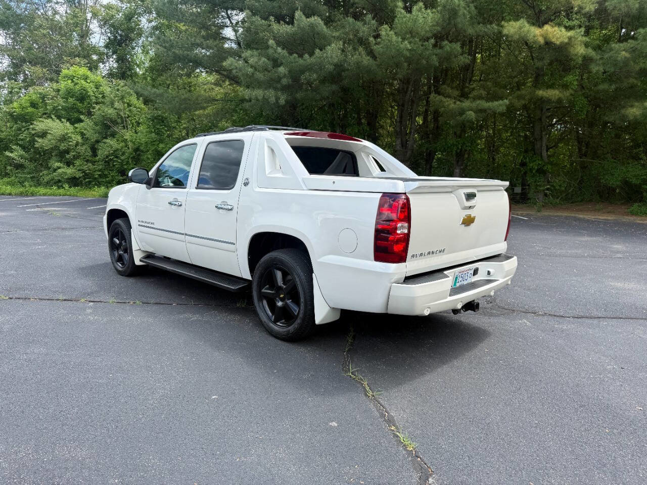 Used 2013 Chevrolet Avalanche LTZ AWD/4WD image 7