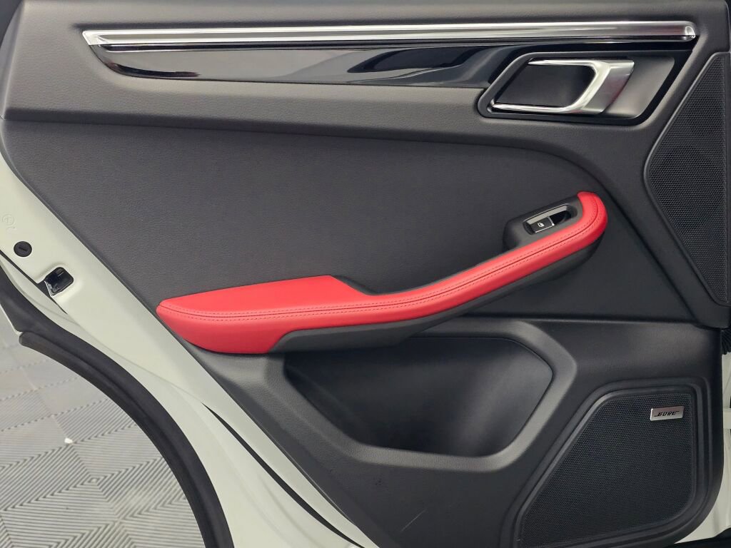 Certified 2025 Porsche Macan image 20